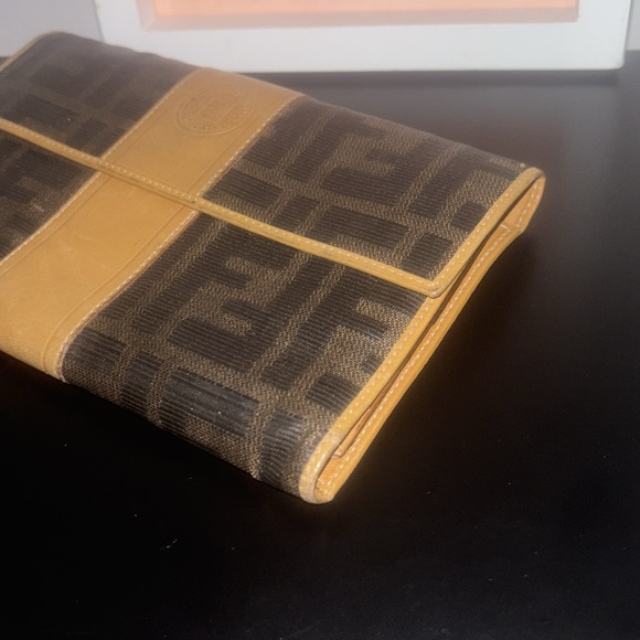 AUTHENTIC FENDI WALLET - Picture 6 of 15